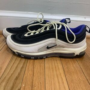 Nike Black and White Sneakers with Air Cushioning